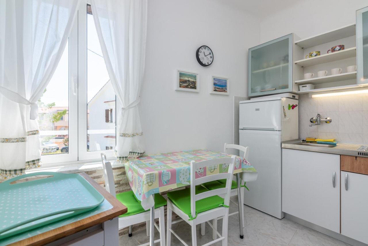 Apartment Luiza With Terrace Башка Екстер'єр фото