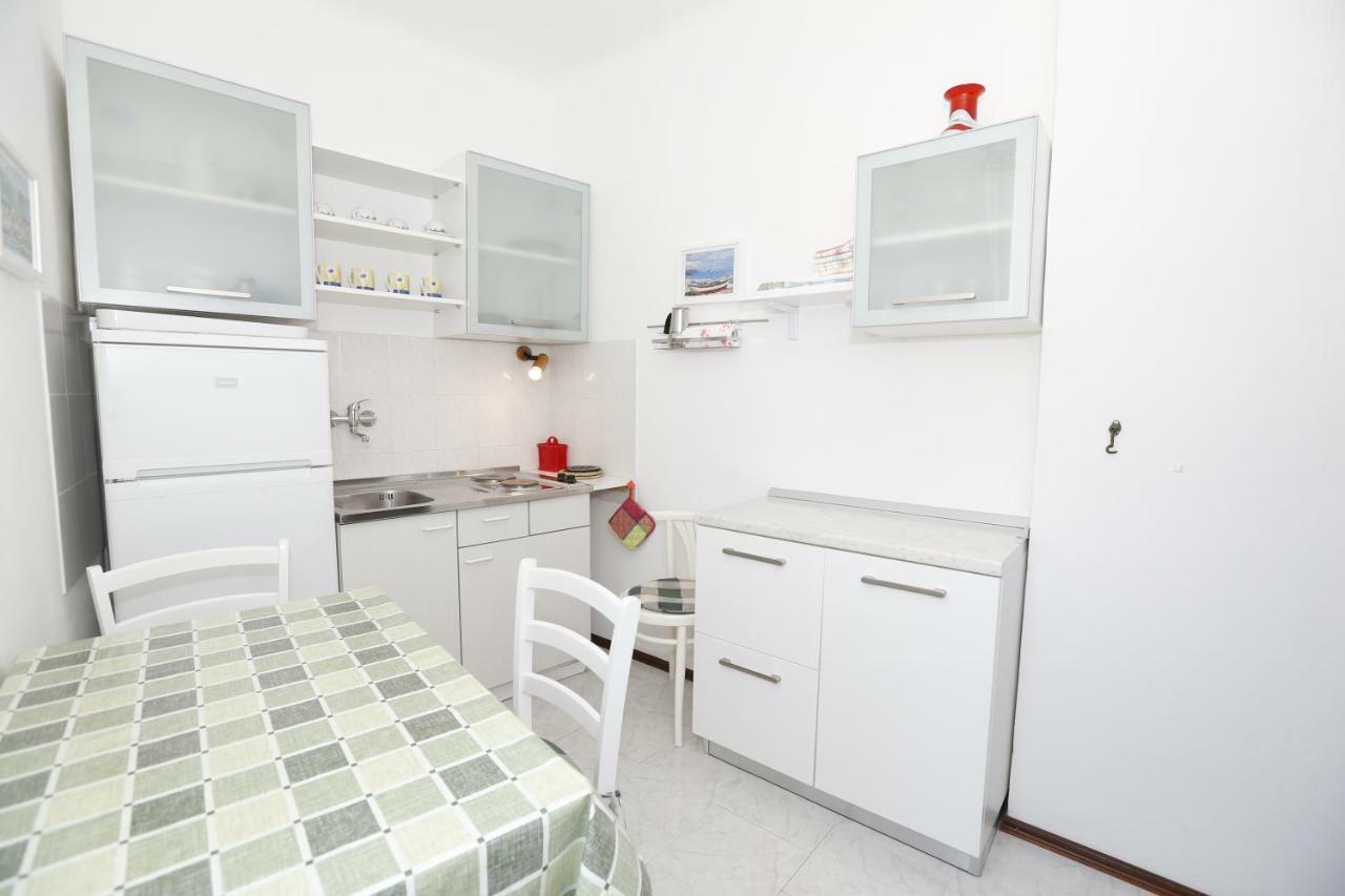 Apartment Luiza With Terrace Башка Екстер'єр фото